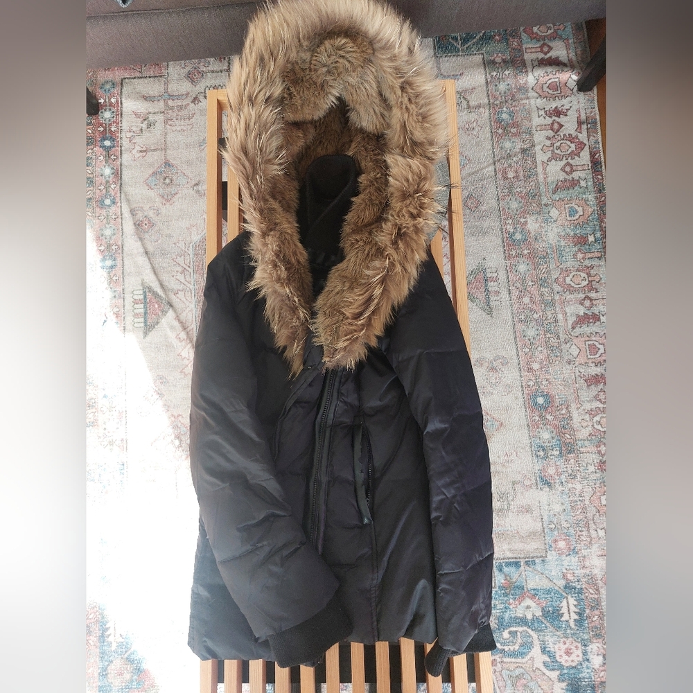Women's Black Fur-Trimmed Hooded Winter Jacket Size S / P